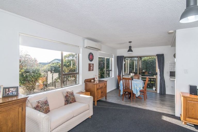 Photo of property in 34a Rewarewa Crescent, Waikanae, 5036