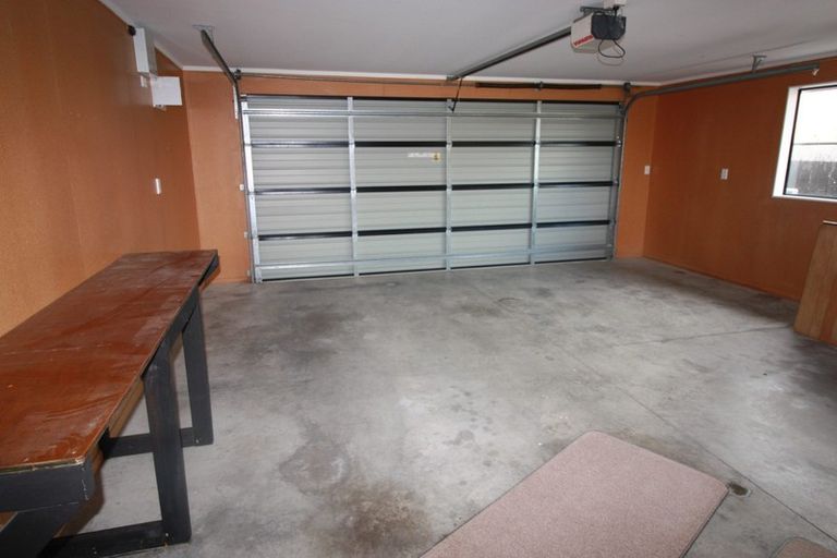 Photo of property in 17 Cleveland Heights, Kelvin Grove, Palmerston North, 4414