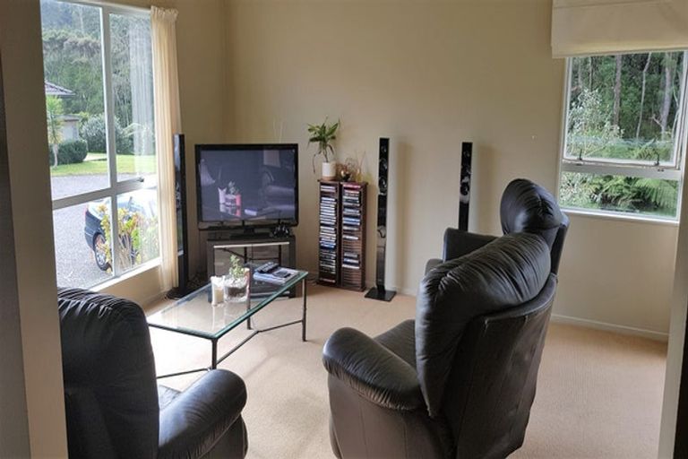 Photo of property in 22 George Deane Place, Greenhithe, Auckland, 0632