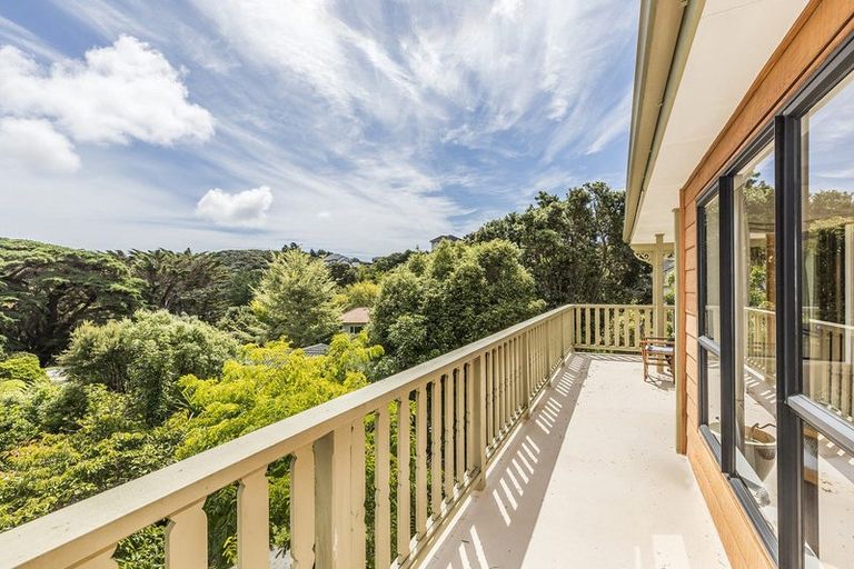 Photo of property in 10 Joseph Banks Drive, Whitby, Porirua, 5024