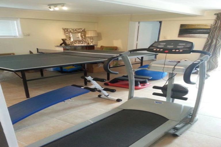 Photo of property in 26 Beach Road, Mellons Bay, Auckland, 2014