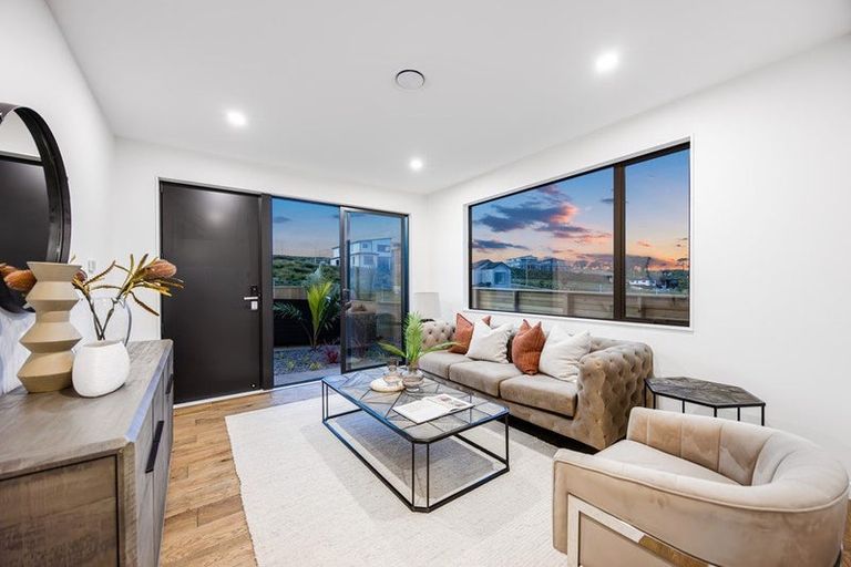 Photo of property in 7 Pakirikiri Street, Long Bay, Auckland, 0630