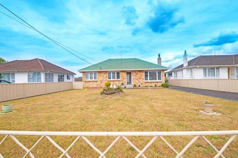 Property details for 38 Smythe Road, Henderson, Auckland, 0612