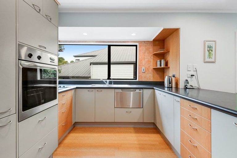 Photo of property in 32 Unsworth Drive, Unsworth Heights, Auckland, 0632