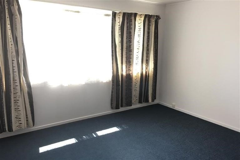 Photo of property in 51 Normanton Street, Glenfield, Auckland, 0629
