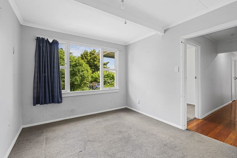 Photo of property in 35 Queens Road, Glen Avon, New Plymouth, 4312
