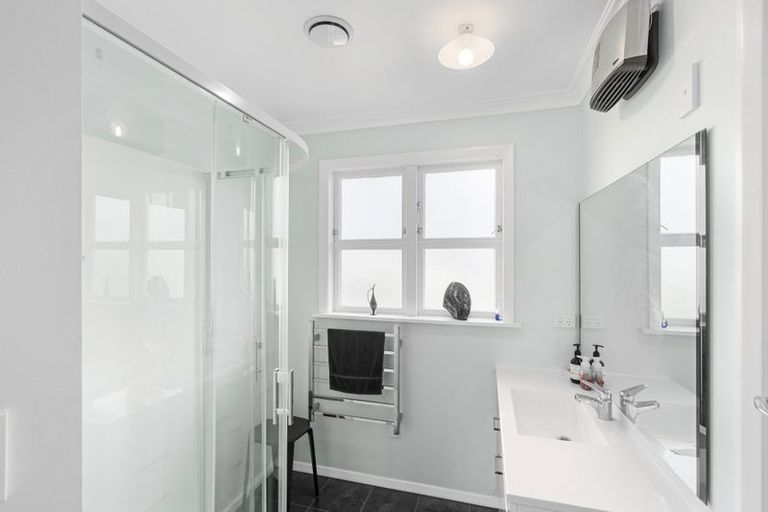 Photo of property in 1 Glen Street, Levin, 5510