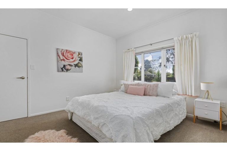 Photo of property in 1/5 Scarlock Avenue, Browns Bay, Auckland, 0630