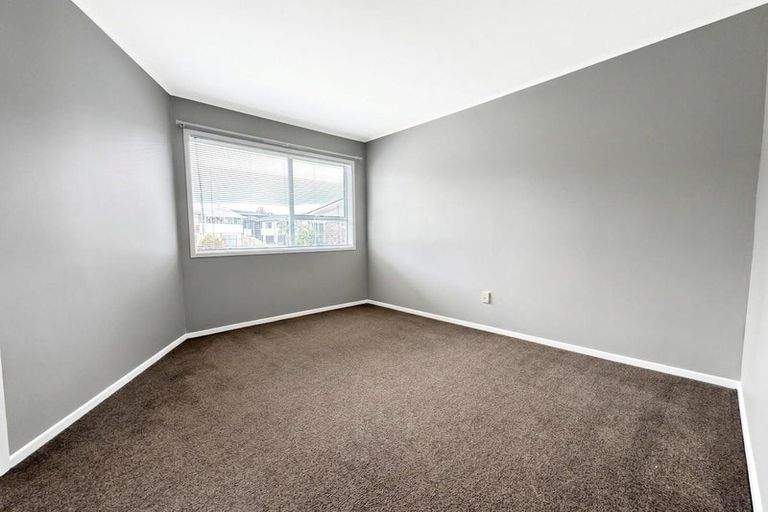 Photo of property in 18 Maroubra Place, Botany Downs, Auckland, 2010