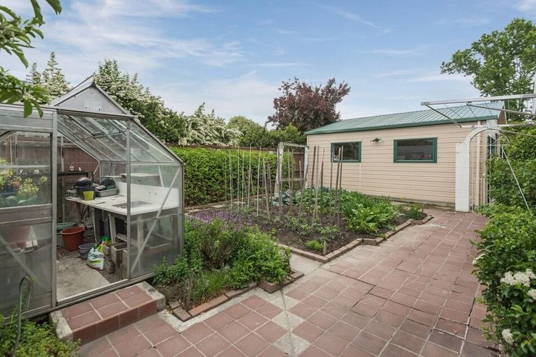 Photo of property in 219 Main North Road, Redwood, Christchurch, 8051