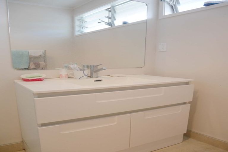 Photo of property in 2/28 Priestley Drive, Bucklands Beach, Auckland, 2014