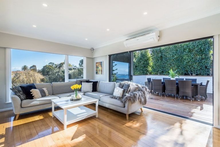 Photo of property in 5 Sea Vista Avenue, Beach Haven, Auckland, 0626
