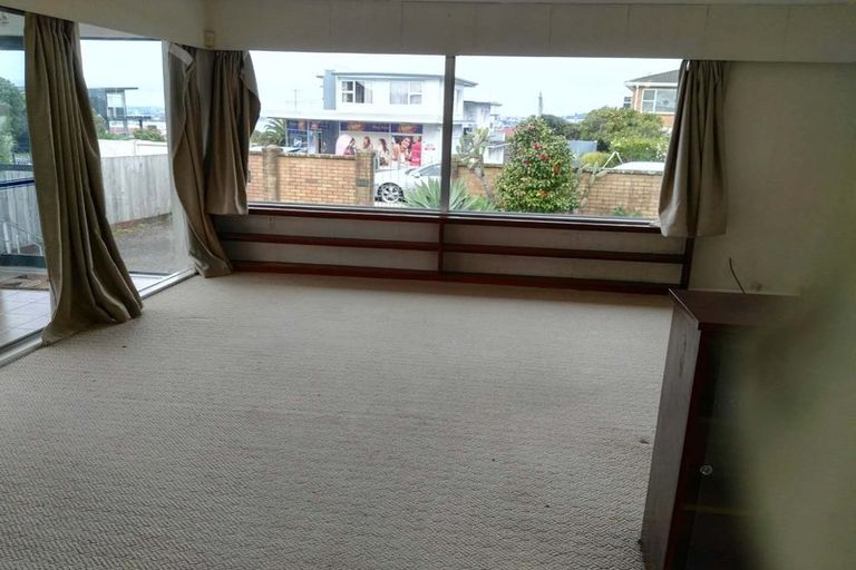 Photo of property in 96 Pupuke Road, Hillcrest, Auckland, 0627