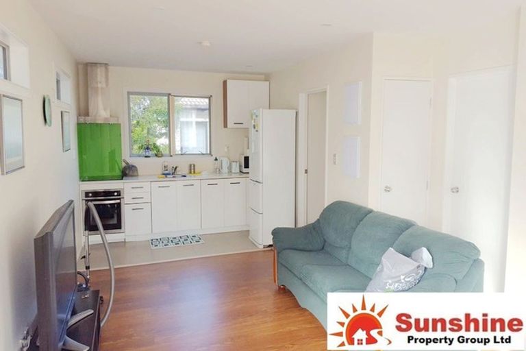 Photo of property in 17a Knightsbridge Drive, Forrest Hill, Auckland, 0620