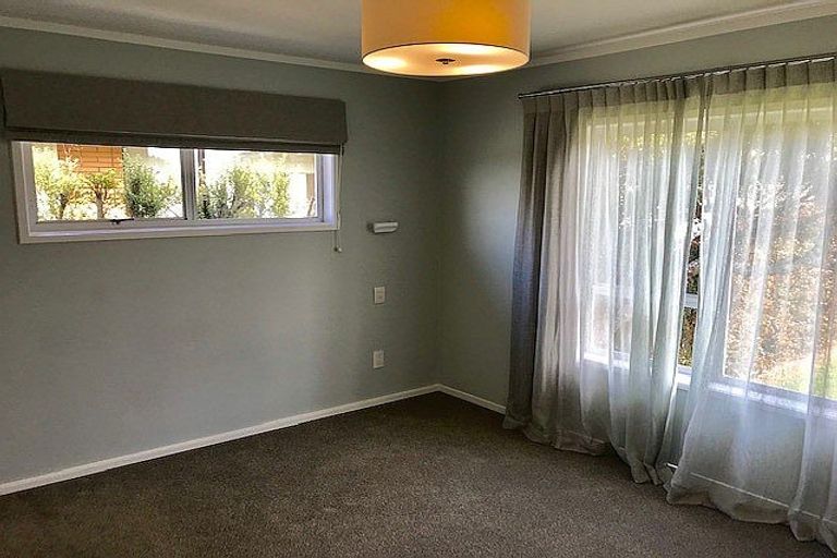 Photo of property in 1/1 Kaihu Street, Northcote, Auckland, 0627