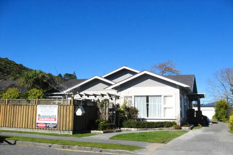 Photo of property in 12 Frickleton Street, Greymouth, 7805