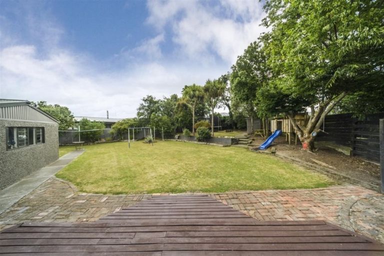 Photo of property in 2 Pukatea Place, Milson, Palmerston North, 4414