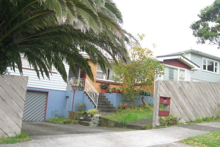 Photo of property in 19 Saint Edmund Crescent, Tawa, Wellington, 5028