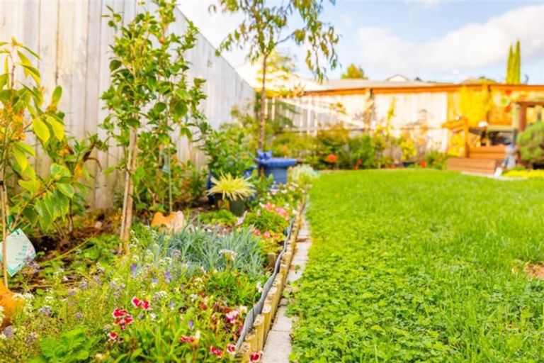 Photo of property in 72b Seabrook Avenue, New Lynn, Auckland, 0600