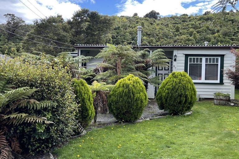 Photo of property in 87 Plateau Road, Te Marua, Upper Hutt, 5018