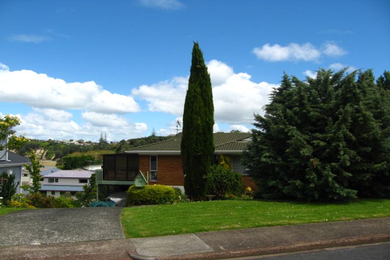 Photo of property in 15 Zita Avenue, Matakatia, Whangaparaoa, 0930