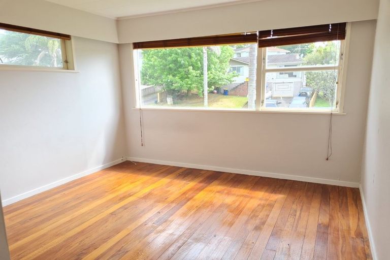 Photo of property in 38 Normanton Street, Glenfield, Auckland, 0629