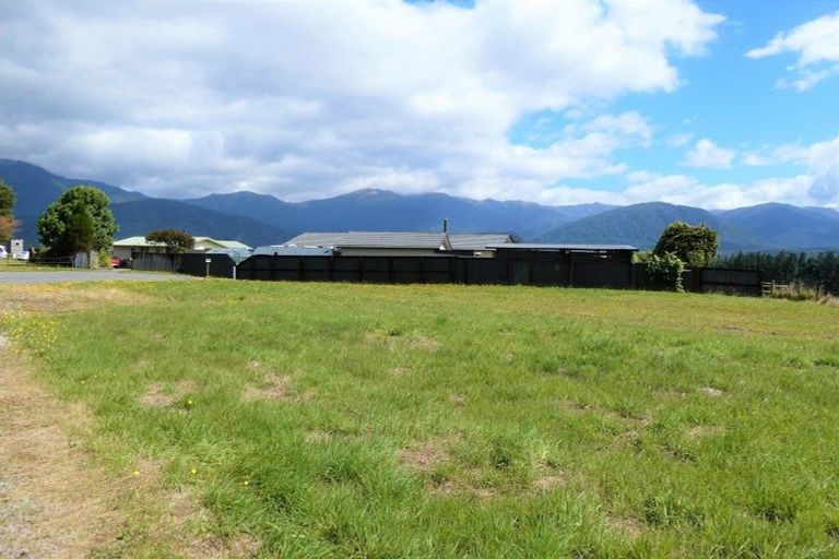 Photo of property in 11 Pukaki Avenue, Ngahere, 7872