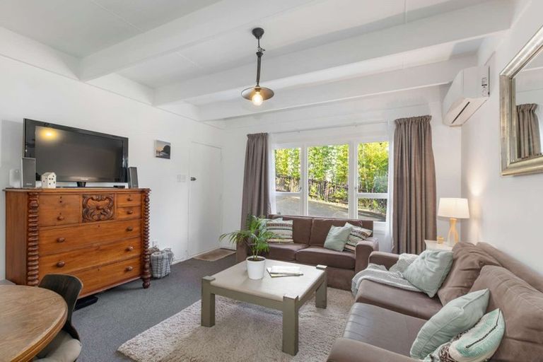 Photo of property in 2/86 Divich Avenue, Te Atatu South, Auckland, 0610