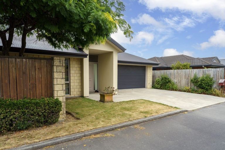 Photo of property in 9 Scarlet Lane, Redwood, Christchurch, 8051