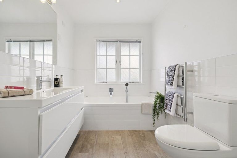 Photo of property in 24 Salem Place, Torbay, Auckland, 0630