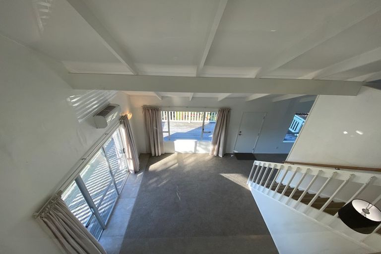 Photo of property in 2/32 Knightsbridge Drive, Forrest Hill, Auckland, 0620