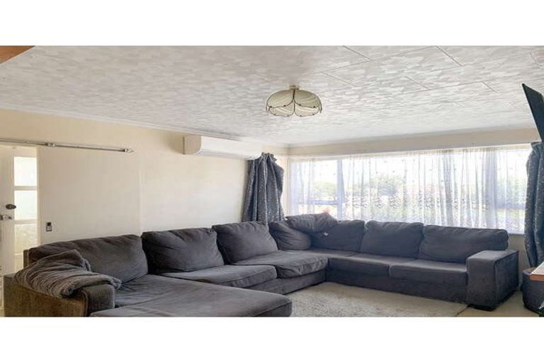 Photo of property in 49 Goldsmith Crescent, Levin, 5510