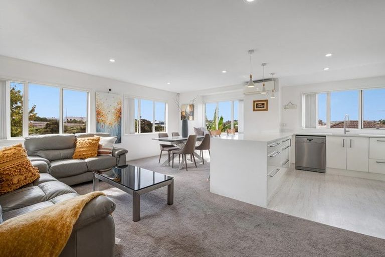 Photo of property in 69 Bluebird Crescent, Unsworth Heights, Auckland, 0632