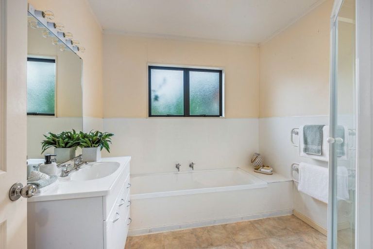 Photo of property in 47 Jelas Road, Red Beach, 0932