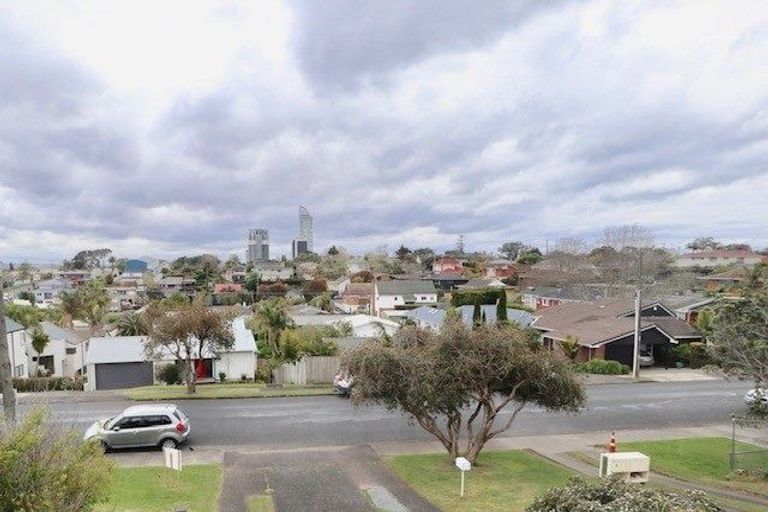 Photo of property in 1/6 Hart Road, Hauraki, Auckland, 0622