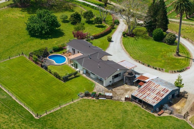 Photo of property in 33 Caesar Road, Ormond, Gisborne, 4071