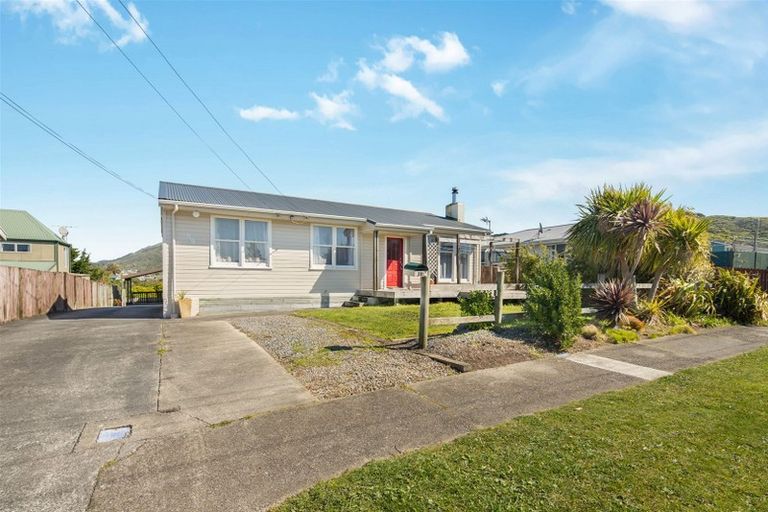 Photo of property in 59 Whanga Crescent, Titahi Bay, Porirua, 5022