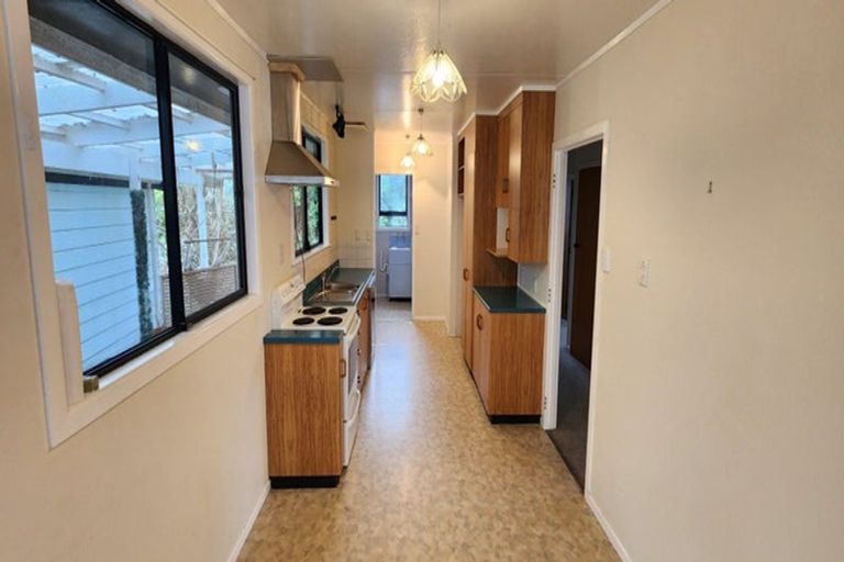 Photo of property in 13 Vancouver Place, Marfell, New Plymouth, 4310