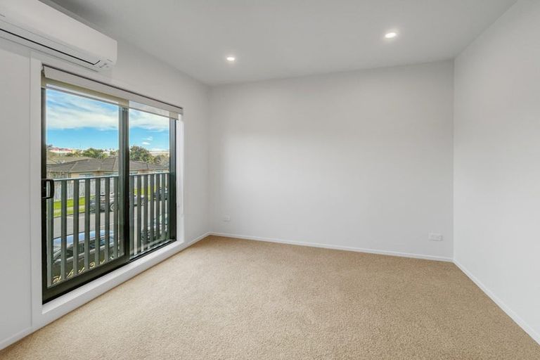 Photo of property in 3/28 Westgate Drive, Westgate, Auckland, 0614