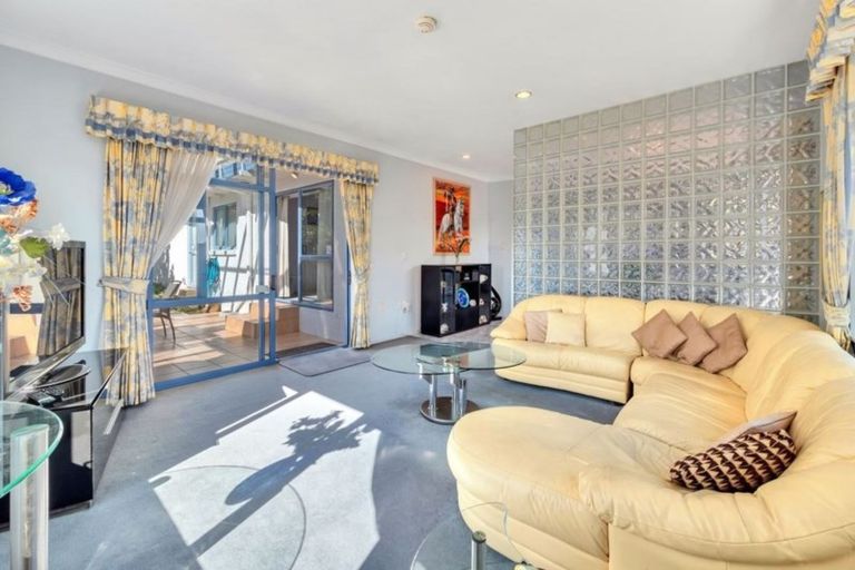 Photo of property in 33a Youngs Road, Papakura, 2110