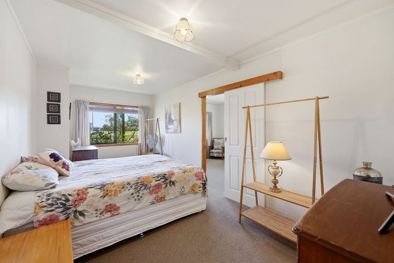 Photo of property in 166 Torkar Road, Clarks Beach, 2122