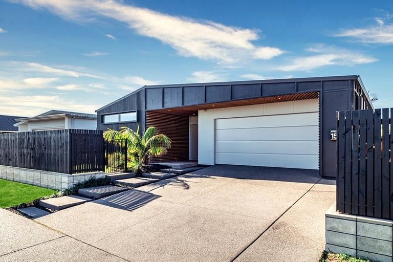 Photo of property in 15 Awatira Drive, Papamoa Beach, Papamoa, 3118