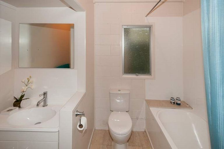 Photo of property in 9a Toroa Street, Torbay, Auckland, 0630