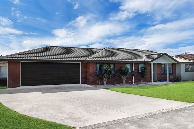 Photo of property in 26 Magnolia Drive, Waiuku, 2123
