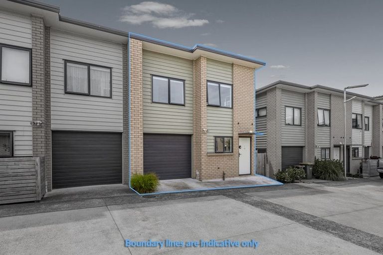 Photo of property in 12 Pangu Way, Mangere, Auckland, 2022