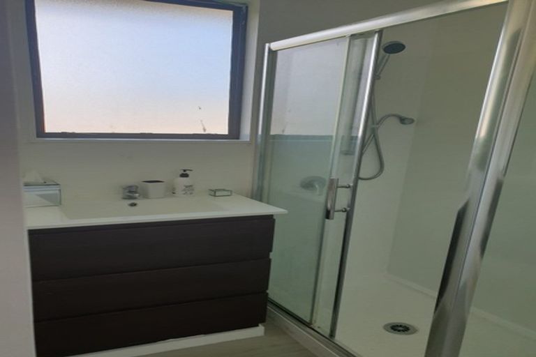 Photo of property in 2/5 Inca Place, Red Hill, Papakura, 2110