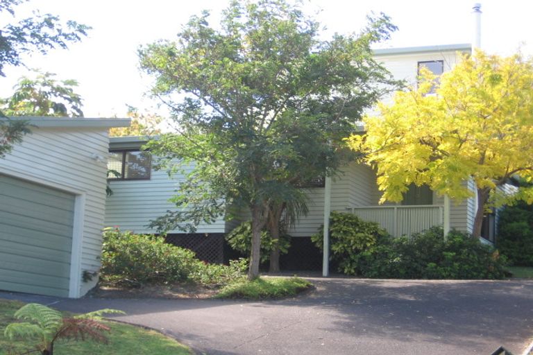 Photo of property in 21 Seaton Road, Murrays Bay, Auckland, 0630