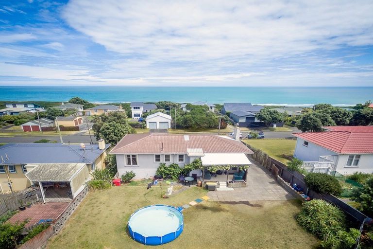 Photo of property in 112 Karaka Street, Castlecliff, Whanganui, 4501