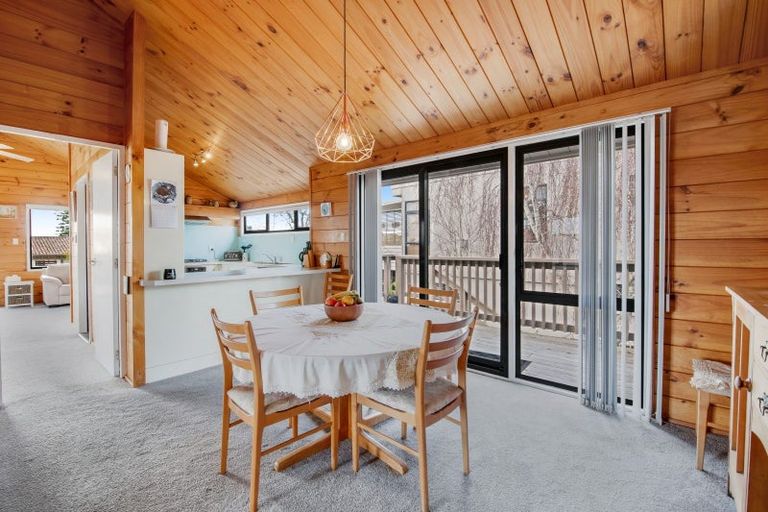 Photo of property in 124 Pacific Parade, Army Bay, Whangaparaoa, 0930