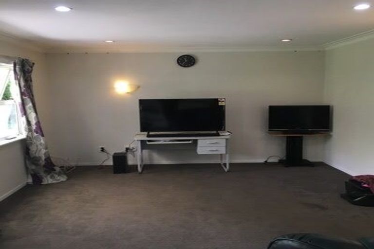 Photo of property in 31 Awaroa Road, Sunnyvale, Auckland, 0612